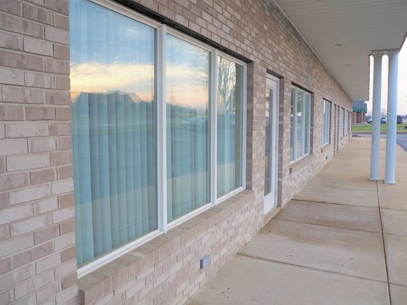 Retail For Lease: 950 Corporate Pkwy, Wentzville, MO 63385